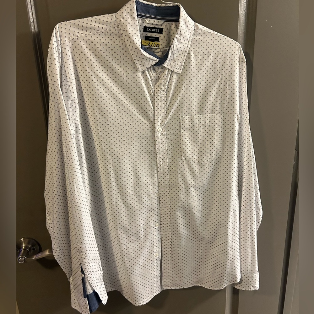 Express men’s XL button down dress shirt – soft wash